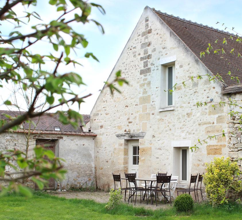 Gites De La Grande Ferme Avernes Exterior photo