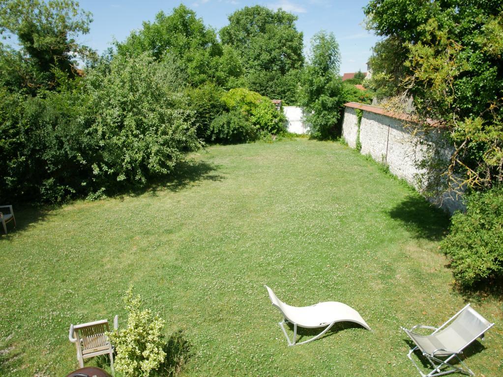 Gites De La Grande Ferme Avernes Exterior photo